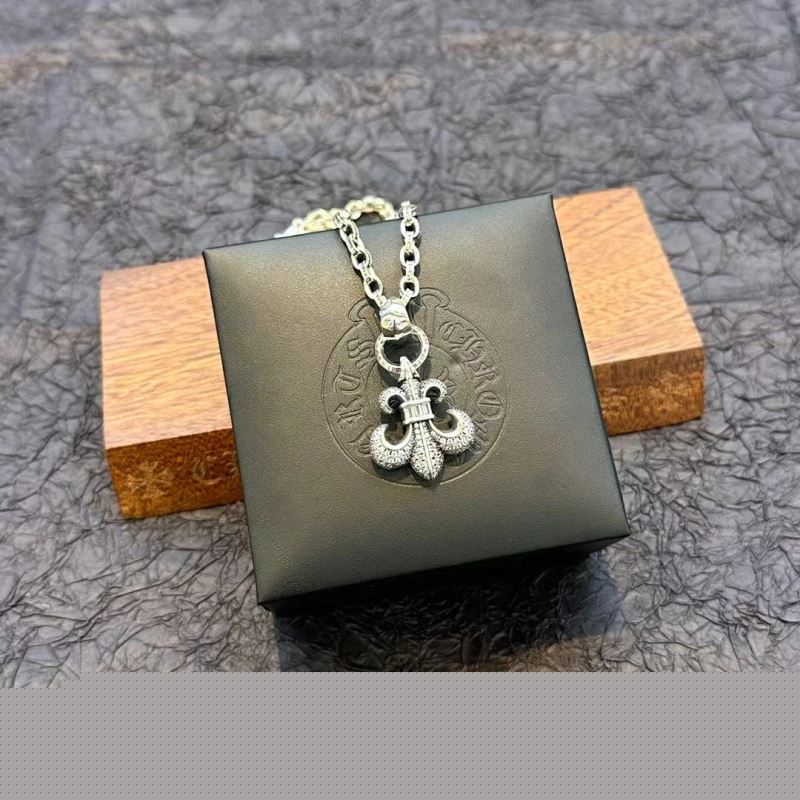 Ch**me He**ts necklaces